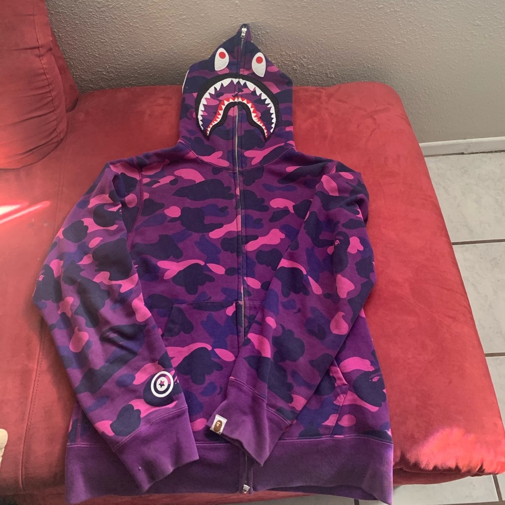 BAPE HOODIE SIZE MEDIUM IN CHINA RUNS SMALL